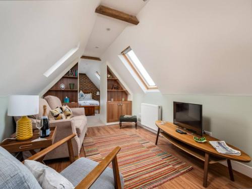 Pass the Keys Tranquil Chilterns Farm Hideaway