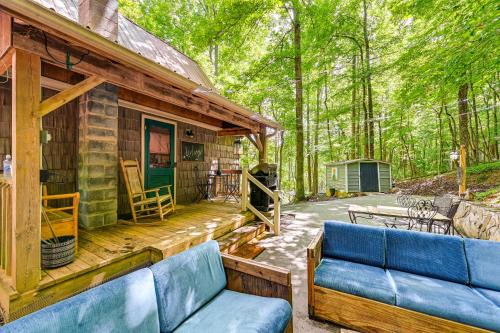 Patio and Fire Pit Charming Cabin in Roaring Gap!