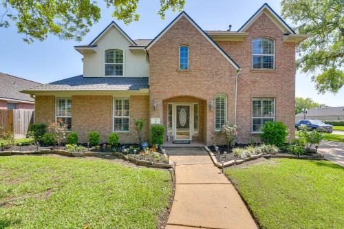 Patio, BBQ and Yard Family Retreat in Pearland