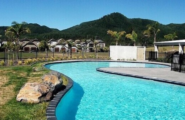 PAUANUI LAKES - PAUANUI HOLIDAY HOME, family friendly in Opoutere