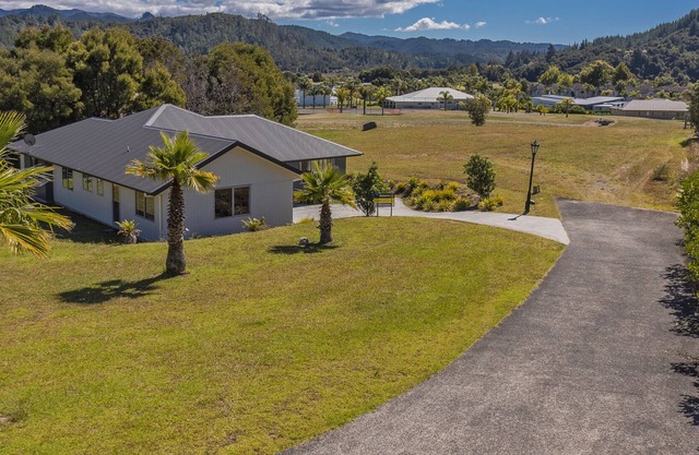 Pauanui Pines - Pauanui Holiday Home