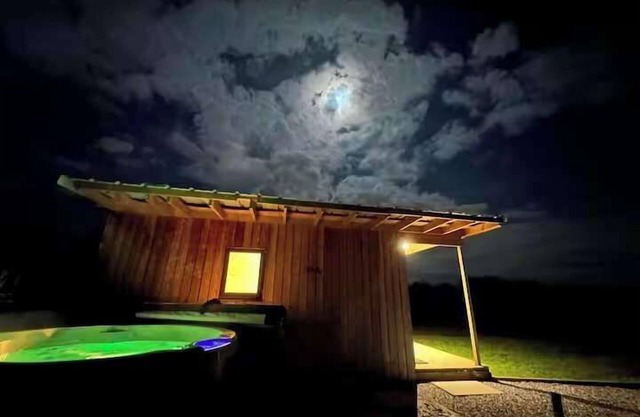 Paulton - Sleeps 2 - PetFriendly - HotTub - Garden