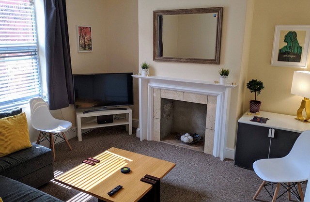 Pavilion House - Sleeps 8 ppl – Free 2 Car Parking