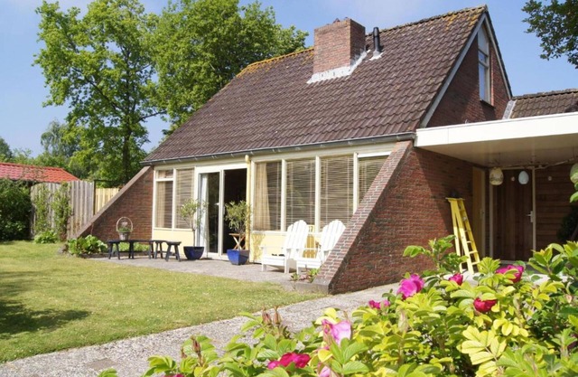 Peace and luxury at the Wadden Sea with hot tub