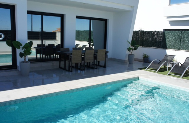 Peace and tranquility in a private villa with swimming pool