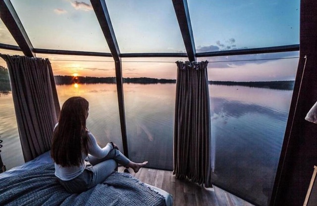 Peace Quiet Hotel in Jokkmokk Sweden - luxury suite with lake view for 2