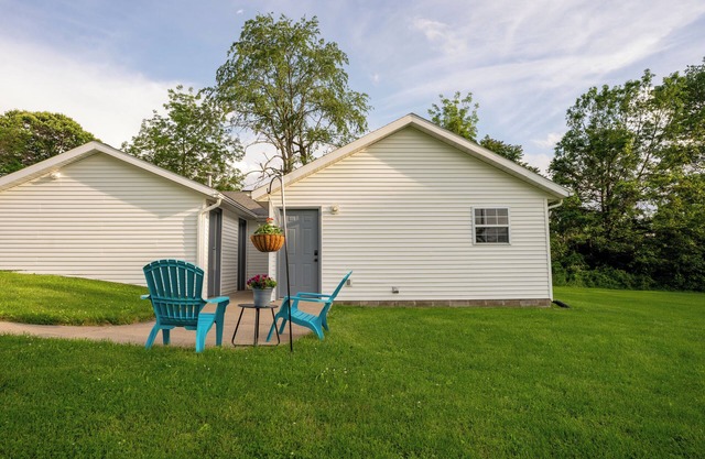 Peaceful 1-Bedroom Retreat in Town