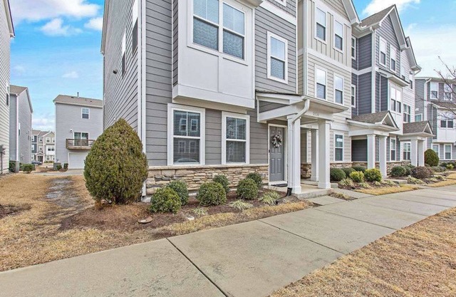 Peaceful 3-bedroom house with AC in Raleigh