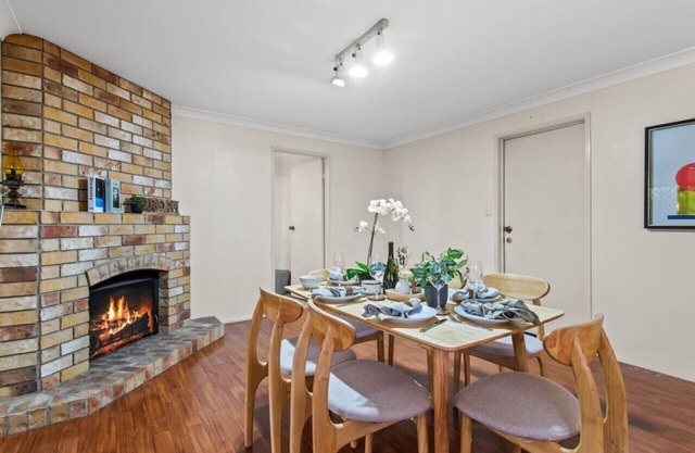 Peaceful 4BR at Sunnybank CBD w/2Parking/Yard/Mall