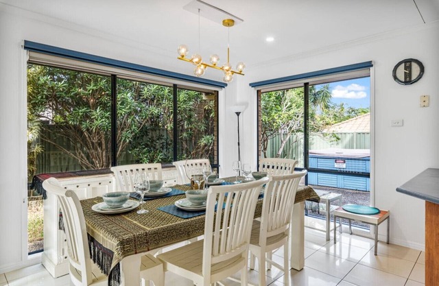 Peaceful 4BR Retreat in Leafy Forest Lake Setting