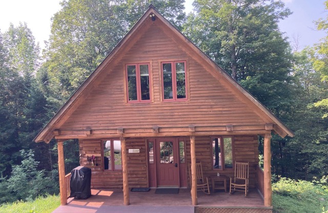 Peaceful and Private Cabin near charming Saint Johnsbury Vermont