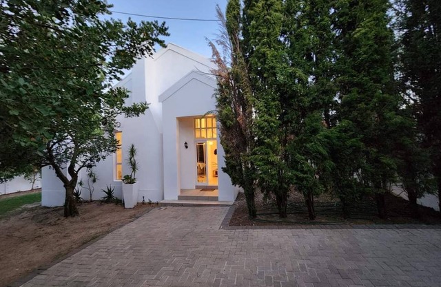 Peaceful and private 3 Bedroom country villa located central Riebeek Kasteel.