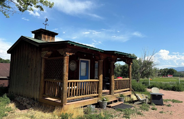 Peaceful Bunkhouse cabin with mtn views near Arkansas River attractions & town