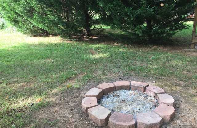 Peaceful Cabin Retreat Within Minutes From Historic Downtown Newberry SC