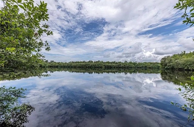 Peaceful Cabin w/Large Lake and pool - 132 acres.