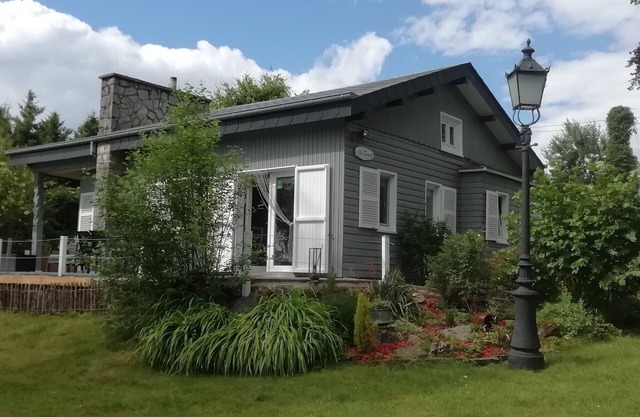 Peaceful Chalet in Transinne with Patio
