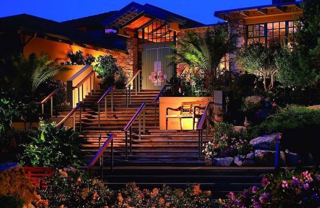 Peaceful condo overlooking the Pacific ocean!