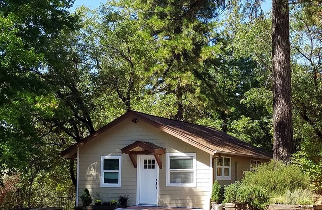 Peaceful Cottage Between Lake Tahoe & Sacramento