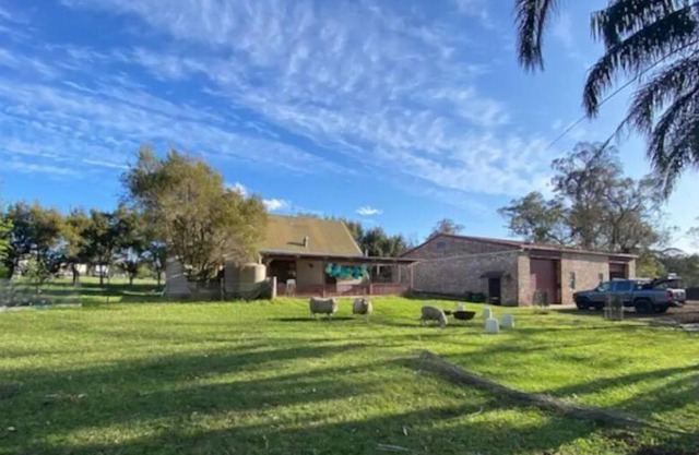 Peaceful-Cottage + Huge Shed/games room on Acreage