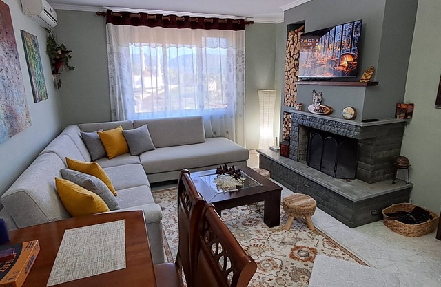 Peaceful country apartment close to the city and the mountains.