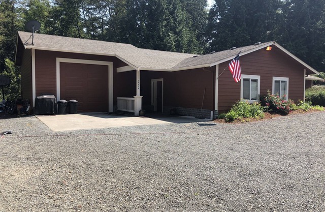 Peaceful Country Living, Spacious, Walking paths, Romantic and Family friendly