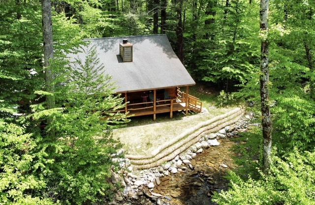 Peaceful Creekside Retreat at the foot of Mt. Mitchell!
