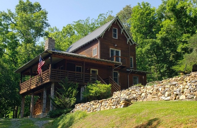 Peaceful Creekside Retreat w/Fire Pit & Game Room Near Historic Lexington, VA