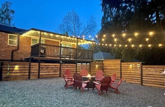 Peaceful Creekside Stay by the Firepit with Lights, BBQ, Games & Yoga