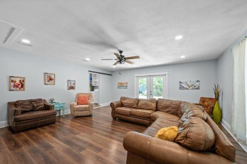 Peaceful Fairhope Retreat-Large home on 1 acre lot
