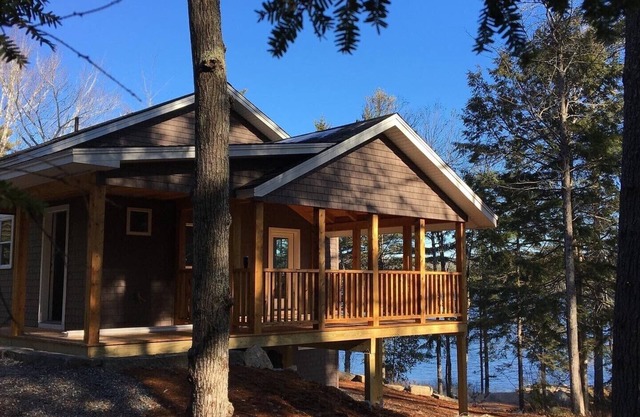 Peaceful, family-friendly Maine getaway at newly built scenic lakefront cottage