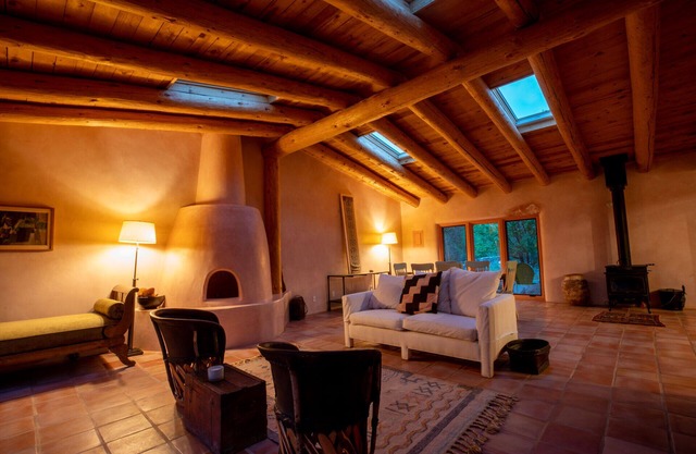 Peaceful family/group home with private attached treehouse