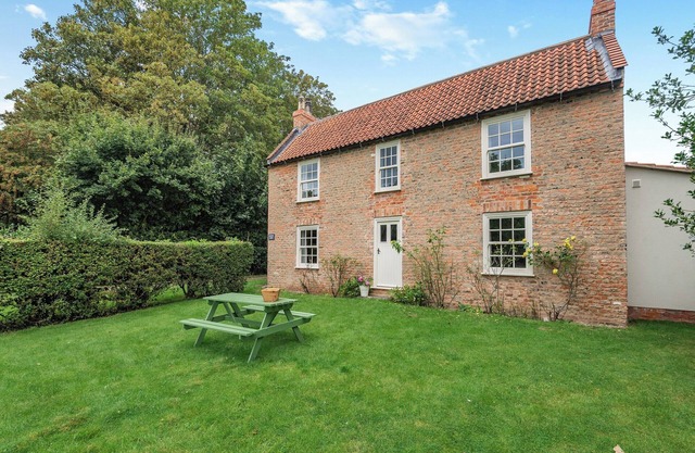 Peaceful Farmhouse - UK44787