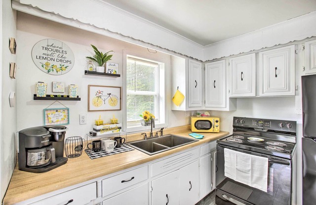 Peaceful Gainesboro Retreat w/Deck & Yard!