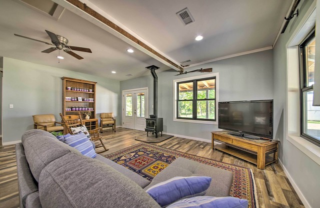 Peaceful Guest Home w/Patio on 152-Acre Farm