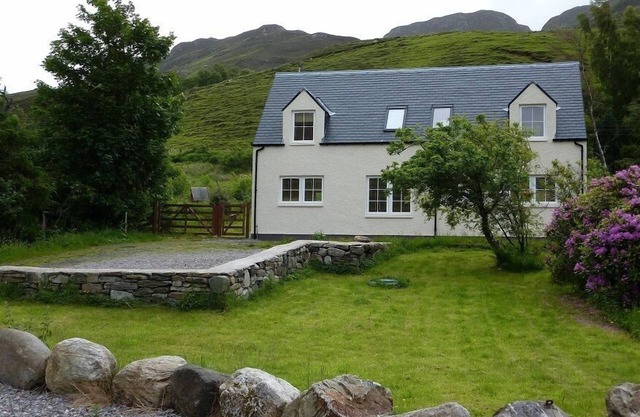 Peaceful Holiday Cottage, Dornie, North West Highlands, Scotland