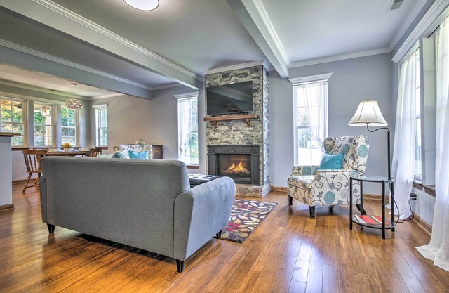 Peaceful Kansas Cottage w/Wraparound Deck!