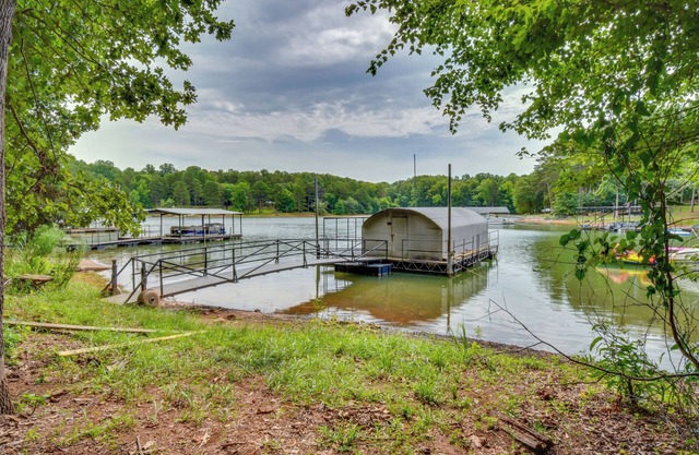 Peaceful Lake Hartwell Gem w/Boat Dock