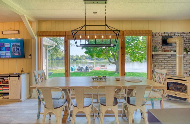 Peaceful Lake House - Brand New Remodel