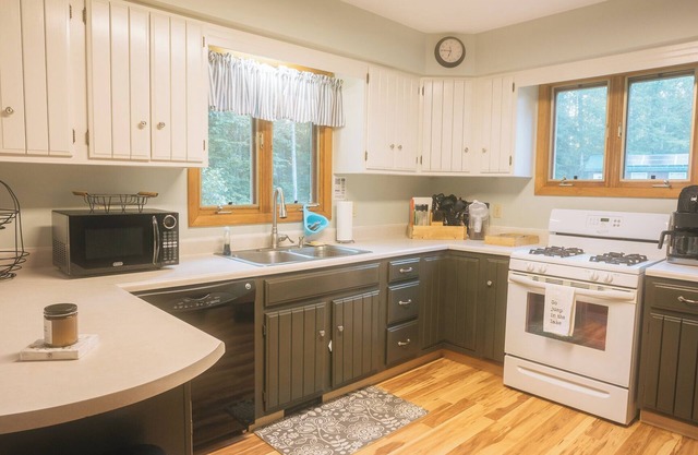 Peaceful Lake Retreat On An Island You Can Drive Onto!