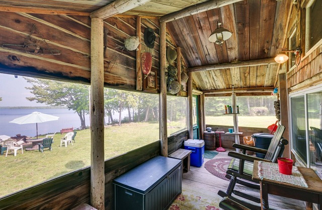 Peaceful Lakefront Cabin Getaway: Dock, Fire Pit!