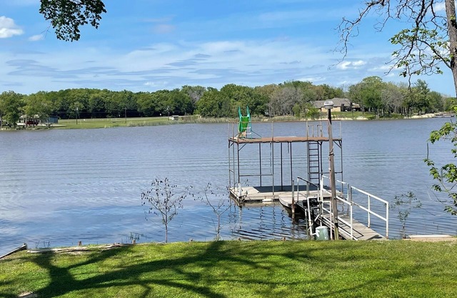Peaceful lakefront vacation home