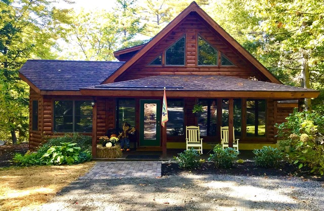Peaceful,. Lakeside Log Cabin on Long Pond, Belgrade Lakes Region, Rome, Maine