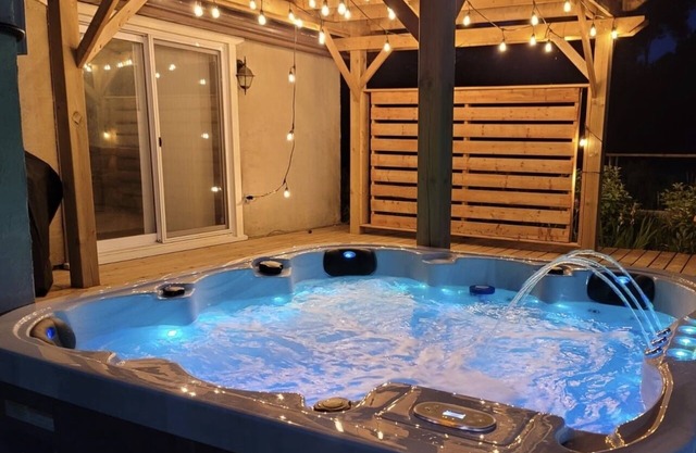 Peaceful Luxury in Prince Edward County – Hot Tub, EV Charger