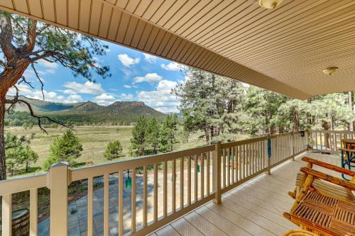 Peaceful Nutrioso Cabin Retreat with Mountain Views!