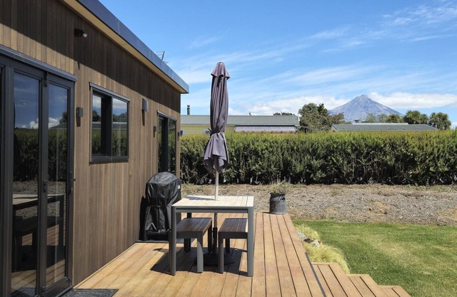 Peaceful On Pembroke - Your home away from home with stunning mountain view