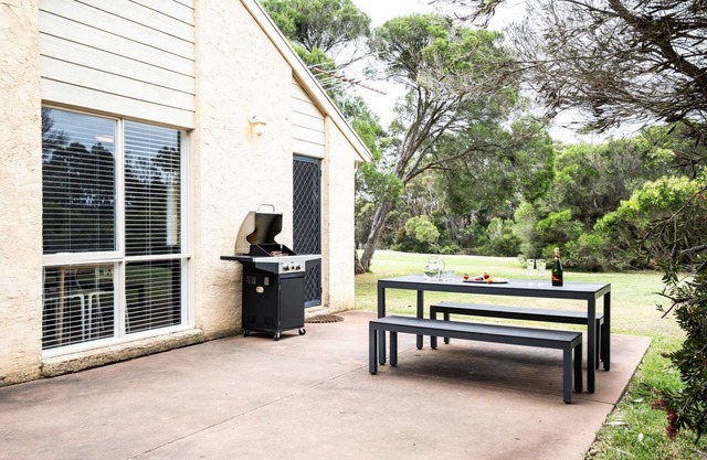 Peaceful Pet Friendly Escape at Bells Beach Cottages