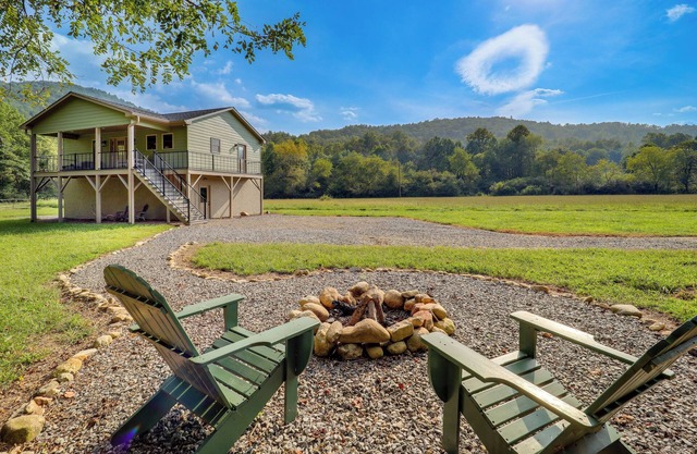 Peaceful Purlear Vacation Rental w/Creek Access!