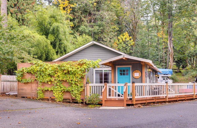 Peaceful Renton Retreat w/Hot Tub Access!