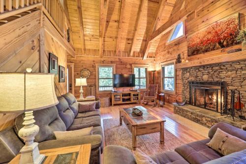 Peaceful Rocky Creek Cabin with Hot Tub and Views!