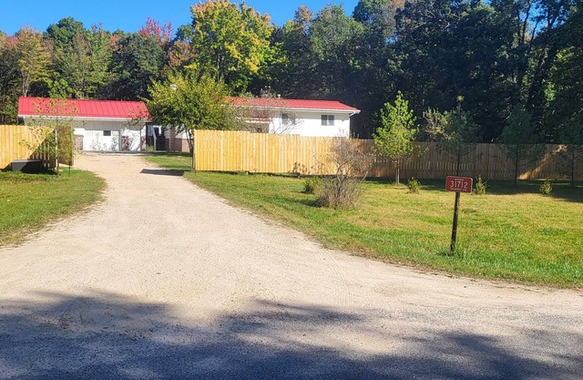 Peaceful, Spacious, Country 4-bedroom house with WiFi in charming Tomah